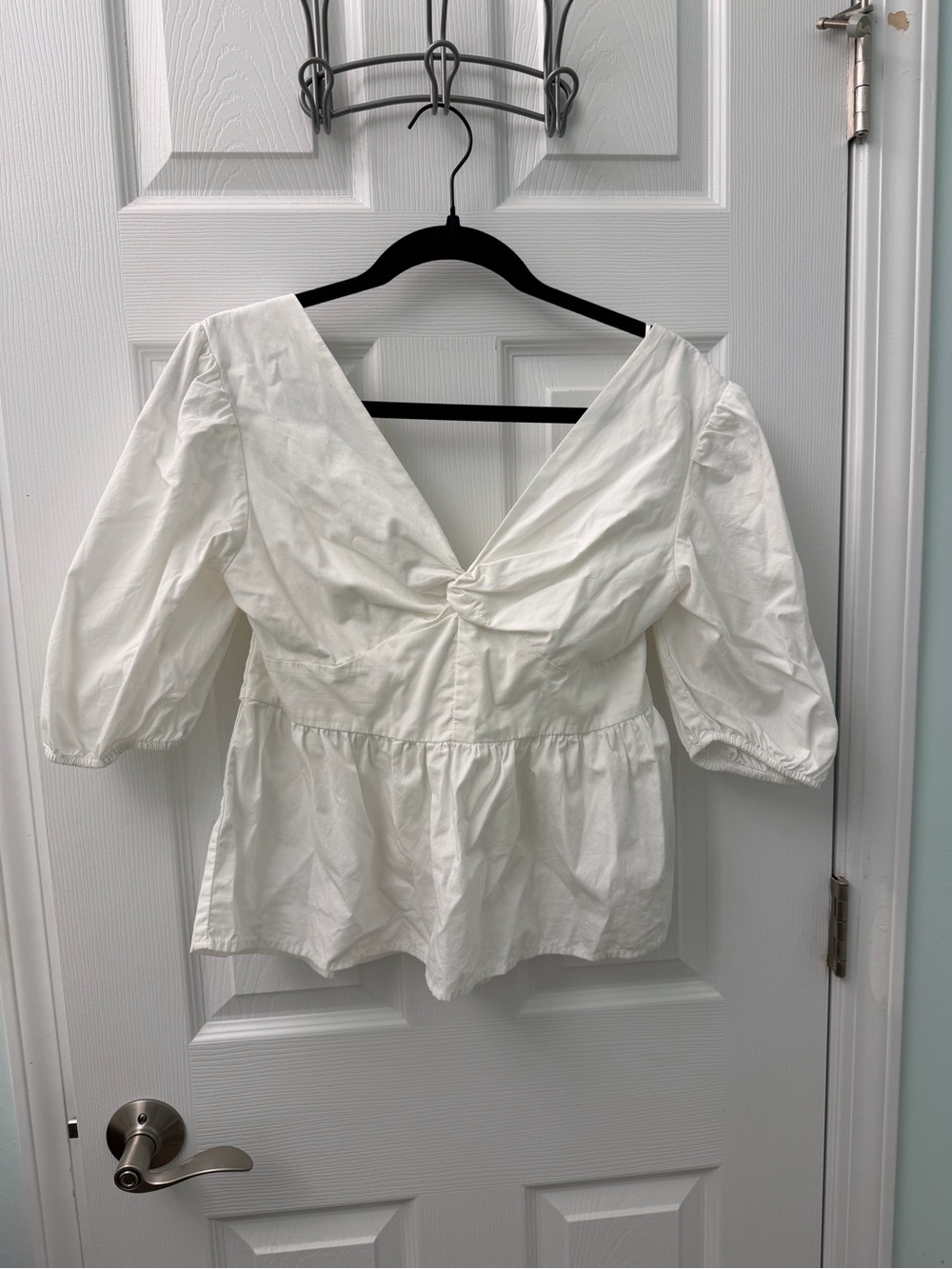 GAP Women's White Twist-Front Peplum Top - size medium